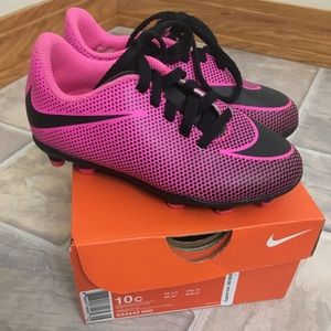 Nike little girls size 10 soccer cleats